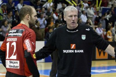 Sporten har bragt Anders Dahl-Nielsen vidt omkring, men Skjern Håndbold blev hjerteklubben i anden halvdel af håndboldlivet. Han er stadig tilknyttet klubben, hvor han gennem årene har haft et væld af roller. Her ses han i 2007, hvor han var manager og assisterende træner i en kamp mod Aragon i Spanien.