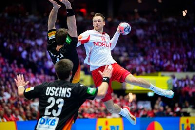 Mathias Gidsel scorede fire af de første seks danske mål, men scorede så ikke mere i første halvleg.