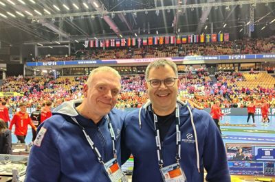 Speaker Carsten Georgsen (t.h.) og hans gode ven Kim Nielsen har dækket det danske landshold sammen siden 2015.