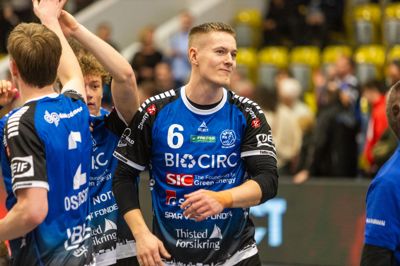 Tirsdag var han en del af træningen i Skive fH for første gang, og allerede torsdag fik han debut i den blå trøje.