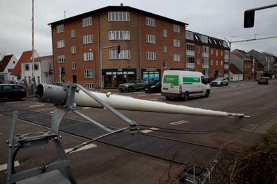 Uheldet medførte, at togtrafikken blev afblæst til sidst på eftermiddagen. Herefter blev togdriften genoptaget. Togene passerede overskæringen med lav fart og med hornet i bund.