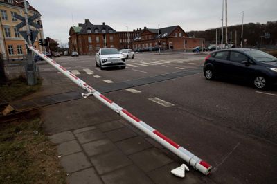 Bommen fik et gevaldigt slag og blev totalt bøjet.