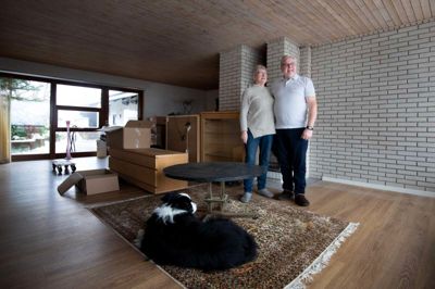 Anne og Carsten Appelt tømmer ud og har kun få møbler og ejendele tilbage i huset på Sankelmarksvej.