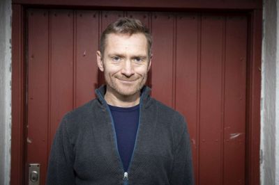 - Jeg ved jo, hvad skolen står for, og jeg ser det som min vigtigste opgave at sikre, at skolen bliver videreført den rette ånd, siger Simon Grimstrup, som tiltræder som forstander for Himmelbjergegnens Natur- og Idrætsefterskole 1. maj.