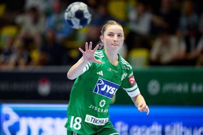 25-årige Natasja Andreasen spillede en forrygende kamp, da Silkeborg-Voel snuppede et point i ligapremieren mod Team Esbjerg. Otte mål og otte assists blev det til fra Voel-profilen.