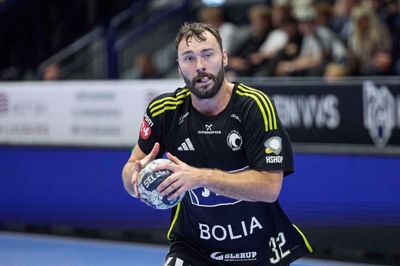 Nikolaj Læsø blev ramt af en skade. Sammen med Nikolaj Øris spillede han en del som playmaker, inden Magnus Rahbek tog over.