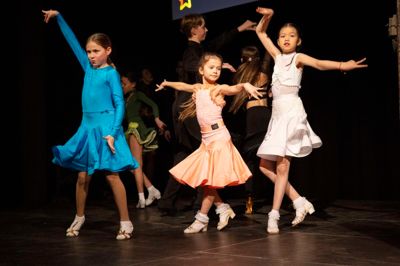 Midtjydsk Dance Academy stod blandt andet for aftenens underholdning.