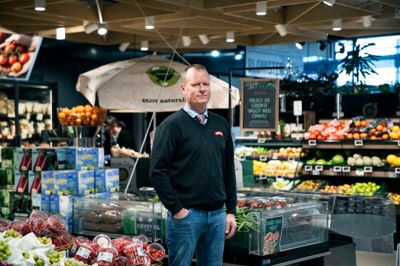 Købmand Torben Jensen fra Meny på Dæmningen hviler ikke på laurbærrene efter et fremragende 2025. Der bliver investeret og udviklet endnu mere i varehuset i løbet af 2026 - blandt andet med flere produkter fra Aarstiderne i frugt- og grøntafdelingen.