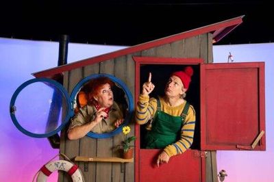 »Flaskepost« - musikalsk og poetisk teaterforestilling for de mindste børn fra Teater Riddersalen.