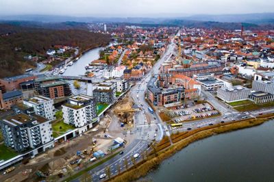 I samme ombæring som Silkeborg Kommune arbejder med flytningen af Christian 8.s vej, gennemføres nu sidste etape i klimasikringen af Søtorvet. Man undgår dermed flere graveperioder.