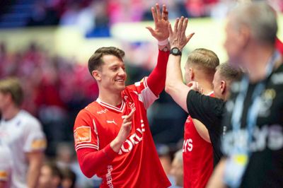 Emil Jakobsen jubler over en af sine syv scoringer i sejren over Norge.