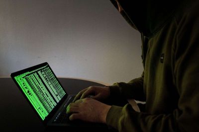 FE må lovligt udføre "offensive hackeroperationer mod mål i udlandet", siger chef Thomas Ahrenkiel, der kalder særligt akademi en unik ramme for hackere.