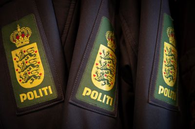 Politi-skilte politi 112 udrykning alarm anmeldelse anmeldelser politianmeldelse uniform