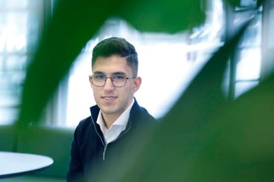 Arash Maqsodi vil gerne gøre en forskel, når han mener, at han har noget at bidrage med, og netop derfor er han elevrådsformand på Herningsholm.