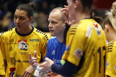 Ikast-træner Claus Mogensen var ikke tilfreds med holdets chanceudnyttelse i første halvleg mod Skanderborg. I anden halvleg blev scoringsprocenten hævet markant.