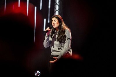 Hevi Osman er 15 år og fra Bording og nåede helt frem til finalen i årets X-Factor konkurrence. Hun sikrede sig en fornem andenplads.