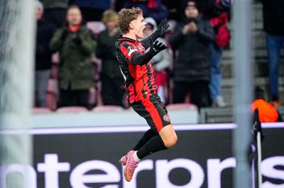 Victor Bak jubler igennem efter sin scoring til 2-0. Venstrebacken tog et flænsende løb op gennem banen og blev flot betjent af Valdemar Byskov.