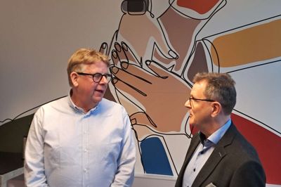 Bent Aage Madsen (t.v.) og Lars K. Jørgensen hjælper virksomheder, der er kommet i økonomiske problemer.