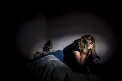 Mennesker med langvarige symptomer efter hjernerystelse oplever, at symptomerne påvirker alle aspekter af hverdagslivet, herunder socialt, arbejdsmæssigt og økonomisk, lyder det i en ny analyse fra Sundhedsstyrelsen. (Arkivfoto).
