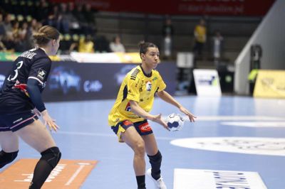 Jamina Roberts og Ikast Håndbold besejrede lørdag Skanderborg. Hun scorede fire gange i den sikre sejr.