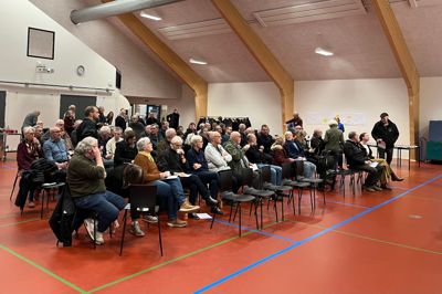 Lige under 100 mennesker var mandag aften mødt op i Gullestrup Kulturhus for at høre Vejdirektoratet fortælle om udbygningen af motorvejen nord om Herning.
