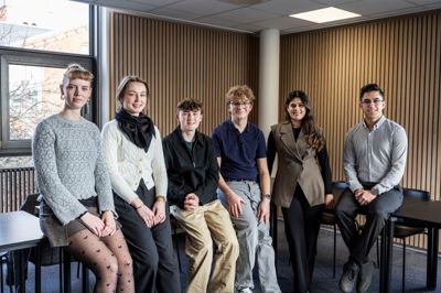 En gruppe unge fra Herning har været med i et landsdækkende projekt, som skal involvere unge mere i politik. Seks af dem fremlagde i denne uge deres arbejde for Herning Byråd. Fra venstre er det Freja Amalie Blanksøe Brandt, Christine Munk Dyris, Martin Rahbek Andersen, Gustav Clausager Schultze, Ruina Maqsodi og Arash Maqsodi.