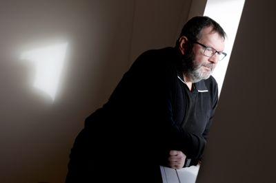 Niels Brink Fløe har stillet sit sommerhus til rådighed for en familie, som ikke selv har råd til at leje et sommerhus. Det foregår via Mødrehjælpen i Herning.