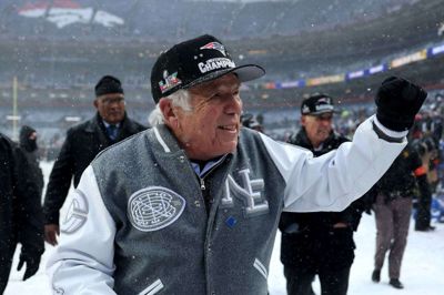 New England Patriots-ejeren, Robert Kraft, har talt om en udvidelse af grundspillet i NFL. Den idé er NFL-spillernes fagforening umiddelbart ikke med på. (Arkivfoto).