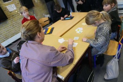 Statsminister Mette Frederiksen besøgte onsdag 1.D på Pilegårdsskolen i Kastrup, hvor Socialdemokratiet præsenterede et folkeskoleudspil.