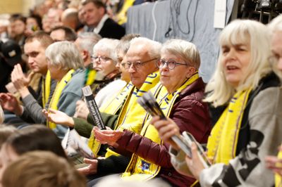 Det blev en god oplevelse for både tilhængere af Ikast Håndbold, Brande Hallerne og de to klubber, Brande HK og Ikast Håndbold, da Kvindeligaen rykkede til Brande.