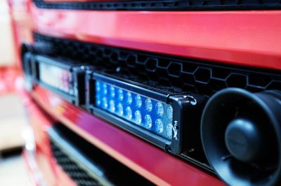 Brand & Redning Midtvest har siden lørdag aften kæmpet med en gårdbrand øst for Ejstrupholm.