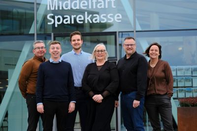 Middelfart Sparekasse er ved at være klar med holdet til Herning-filialen. Fra venstre er det Jørn Bo Poulsen, Frederik Munk Vallentin, Jacob Vandborg, Lene Østergaard, Carsten Bach Jakobsen og Dorthe Korshøj. Jeanette Palmelund nåede ikke med på billedet, og Michael S. Nielsen er også undskyldt, da han er på skiferie. Hertil kommer fire kollegaer mere. To begynder 1. marts, en tiltræder 1. maj, og endelig kommer den nye centerdirektør 1. juni.