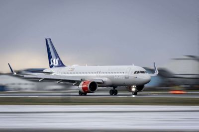 Rejsende i Københavns Lufthavn må væbne sig med tålmodighed. Torsdag aften er der forsinkelser på op mod tre timer. (Arkivfoto).