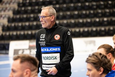 Cheftræner Claus Uhrenholt havde ros til de tre bagspillere, der måtte klare sig alene i udekampen mod Skive. Men da kræfterne slap op, trak skibonitterne fra.