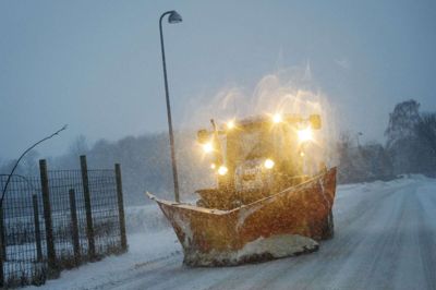 Kommunernes vintertjenester har været i aktion flere gange i år. Torsdag skulle der blandt andet ryddes sne ved Store Heddinge på Sydsjælland. (Arkivfoto).