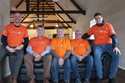 På billedet ses den nye organisation og bestyrelse bag Street Art Brande. Fra venstre er Claus Larsen (Lions Brande), Claus Harrild Jensen (Lions Brande), Preben Christensen (Brande City), Jørgen Lauridsen (Brande City) og Asger Månsson, der er blevet leder af Street Art Brande.