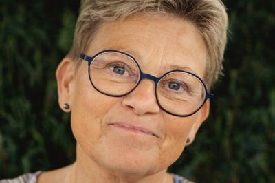 Susanne Rye holder foredrag om sin søn, Daniel Rye.