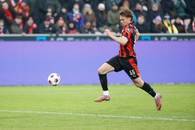 Victor Bak er i gang med sin unge karrieres hidtil bedste sæson og er endda kommet i søgelyset hos landstræner Brian Riemer.