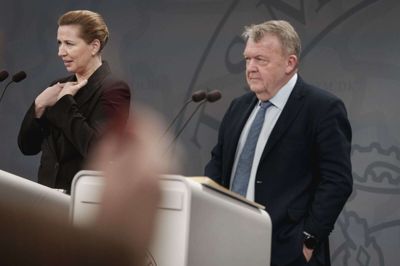 Statsminister Mette Frederiksen (S) og udenrigsminister Lars Løkke Rasmussen (M) lukrerer på den seneste tids håndtering af udenrigspolitisk krise, siger kommentator. (Arkivfoto).