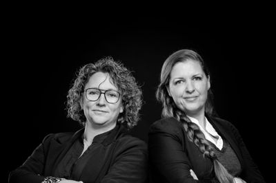 Forfatterparret Anne Krøjgaard (t.v.) og Louise Jensby har endnu flere romaner på vej.