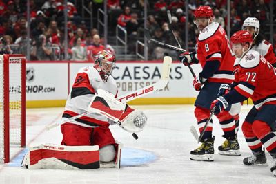 Frederik Andersen har skullet kæmpe hårdt for spilletiden i Carolina Hurricanes, og det gjorde det svært at finde kamprytmen.
