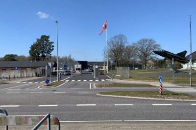 Lastbilchauffør nægtede at have kørt uden sele på flyvestationen, og det argumenterede han for i retten, men det hjalp ikke.