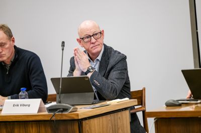 Byrådsmedlem og gruppeformand Erik Viborg, (V) slog fast, at afstemninger lokalt om VE-anlæg ingen steder hører hjemme i den politiske sondering om, hvor der skal placeres VE-anlæg i Ringkøbing-Skjern Kommune. Det slog han fast tirsdag eftermiddag på august måneds ordinære byrådsmøde.