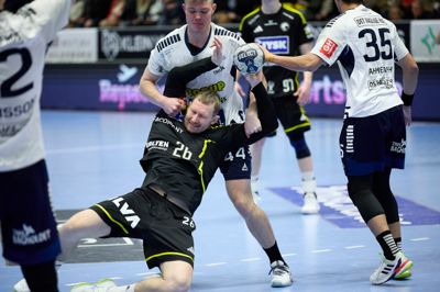 Peter Balling og holdkammeraterne har haft det svært i Jysk Arena.
