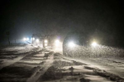 DMI har varslet om snefygning i store dele af landet mandag. Lav sigtbarhed og snefygning formodes at være årsager til flere uheld på Sønderborgmotorvejen søndag aften. (Arkivfoto).