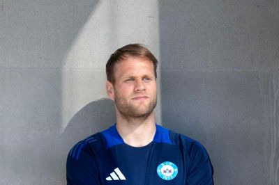 - Når jeg har spillet på udebane mod AaB og FC Nordsjælland, bliver der stadig klappet en lille smule. Det er ellers ikke noget, jeg har et behov for, men jeg sætter utrolig stor pris på, at man ikke buher. Det skal man også vide som fan af SIF, hvis vi ses igen. Jeg tror faktisk, at de fleste fodboldspillere sætter pris på det, og jeg synes, det er god stil, siger Nicolai Larsen.