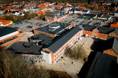 Kjellerup By har oplevet befolkningsvækst de sidste 10 år. Antallet af indbyggere i skoledistriktet er steget fra 5.787 til 6.045 - i alt 258 indbyggere. Tallet svarer ikke til de optimistiske prognoser, som kommunen tidligere er kommet med. Men en stigning er det.