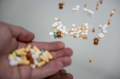 Medicinalselskaber kan blive tilbageholdende med at give store rabatter eller i det hele taget sælge ny medicin i Danmark, fordi det kan gå ud over prisen i USA. (Arkivfoto).