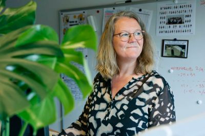 Skoleleder på Hyldgårdsskolen Tine Sax roser både elever, lærere og øvrige implicerede omkring den hændelse, hvor en af skolens elever blev forsøgt antastet onsdag. Skolen har sat tid af i klasserne til at tale hændelsen igennem med børnene, mens også forældre, lærere og de øvrige skoler i byen er blevet orienteret og klædt godt på.