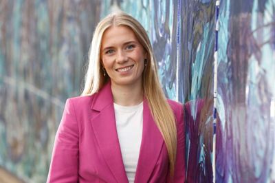 Lea Poulsen, byrådsmedlem for Radikale Venstre og formand for Kultur- og Fritidsudvalget i Herning Kommune, mener, at det er fortjent, at Vildbjerg får åbningen af Kulturfest Herning 2026.